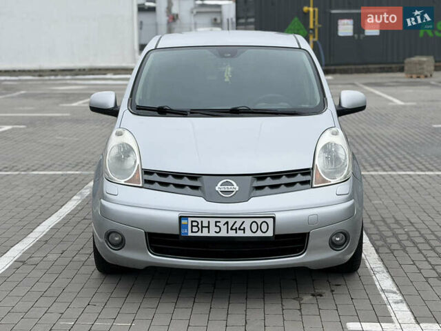 Сірий Ніссан Ноут, об'ємом двигуна 1.6 л та пробігом 205 тис. км за 5700 $, фото 1 на Automoto.ua