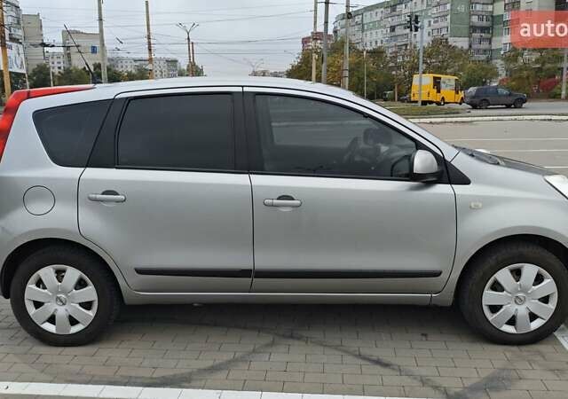 Серый Ниссан Ноут, объемом двигателя 1.4 л и пробегом 293 тыс. км за 5400 $, фото 4 на Automoto.ua