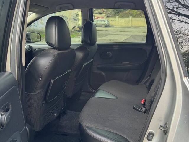 Серый Ниссан Ноут, объемом двигателя 1.6 л и пробегом 205 тыс. км за 6500 $, фото 5 на Automoto.ua