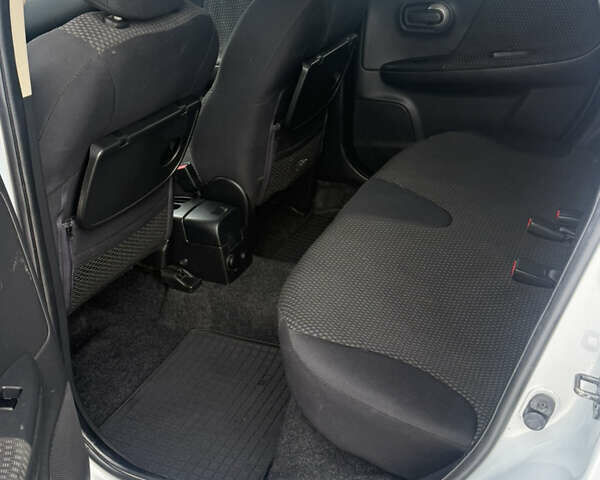 Серый Ниссан Ноут, объемом двигателя 1.4 л и пробегом 274 тыс. км за 5150 $, фото 7 на Automoto.ua