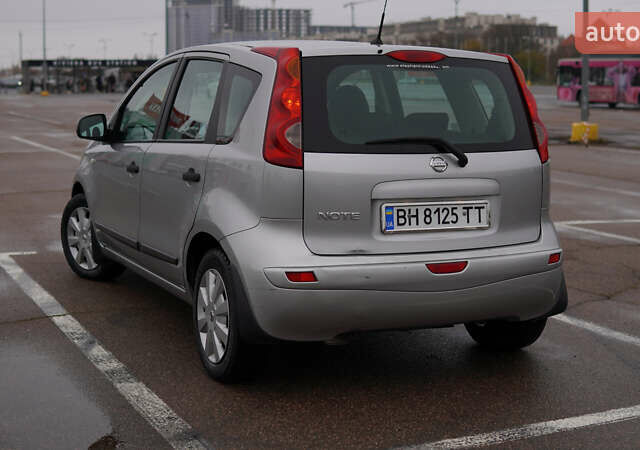 Серый Ниссан Ноут, объемом двигателя 1.6 л и пробегом 215 тыс. км за 6000 $, фото 11 на Automoto.ua