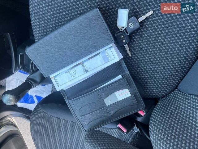 Серый Ниссан Ноут, объемом двигателя 1.4 л и пробегом 209 тыс. км за 5800 $, фото 63 на Automoto.ua