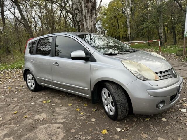 Серый Ниссан Ноут, объемом двигателя 1.6 л и пробегом 205 тыс. км за 6500 $, фото 1 на Automoto.ua