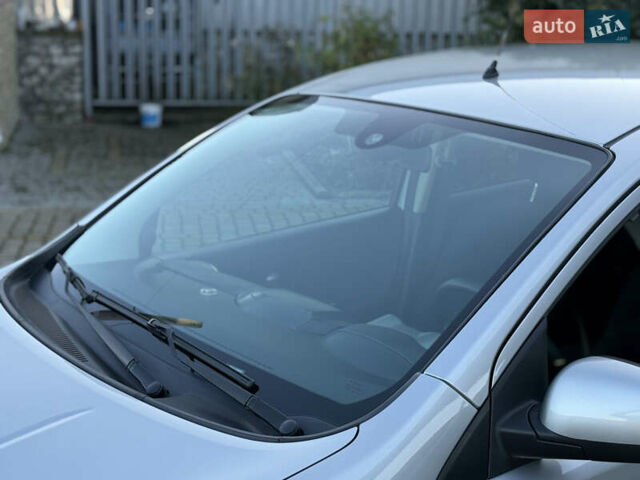 Сірий Ніссан Ноут, об'ємом двигуна 1.6 л та пробігом 189 тис. км за 5950 $, фото 4 на Automoto.ua