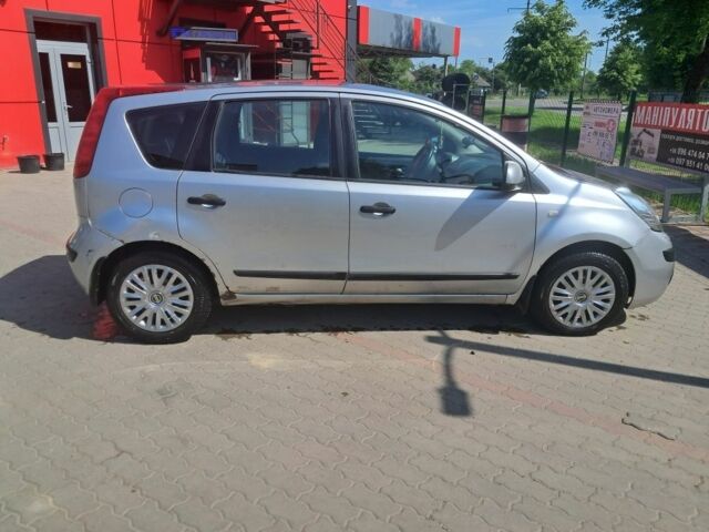 Серый Ниссан Ноут, объемом двигателя 1.5 л и пробегом 300 тыс. км за 2100 $, фото 6 на Automoto.ua