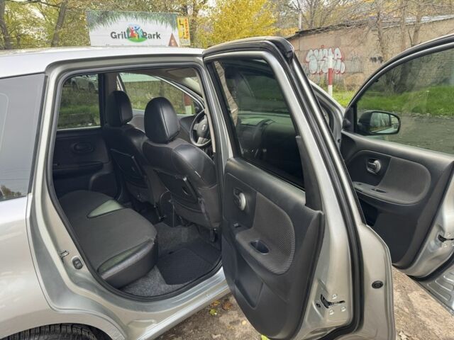 Серый Ниссан Ноут, объемом двигателя 1.6 л и пробегом 205 тыс. км за 6500 $, фото 7 на Automoto.ua