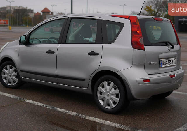 Серый Ниссан Ноут, объемом двигателя 1.6 л и пробегом 215 тыс. км за 6000 $, фото 10 на Automoto.ua