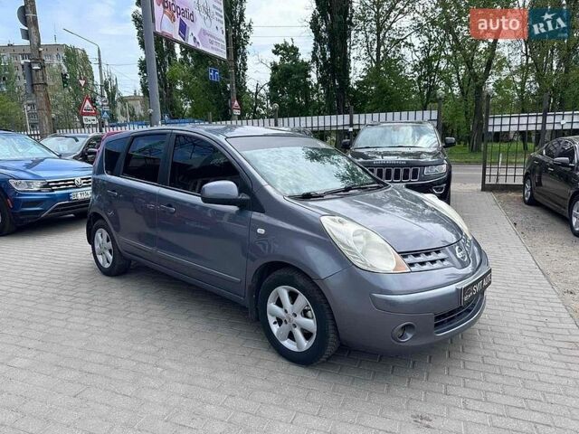 Серый Ниссан Ноут, объемом двигателя 1.6 л и пробегом 157 тыс. км за 5500 $, фото 3 на Automoto.ua