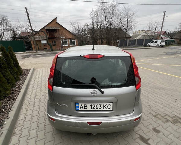 Серый Ниссан Ноут, объемом двигателя 1.6 л и пробегом 126 тыс. км за 6200 $, фото 6 на Automoto.ua