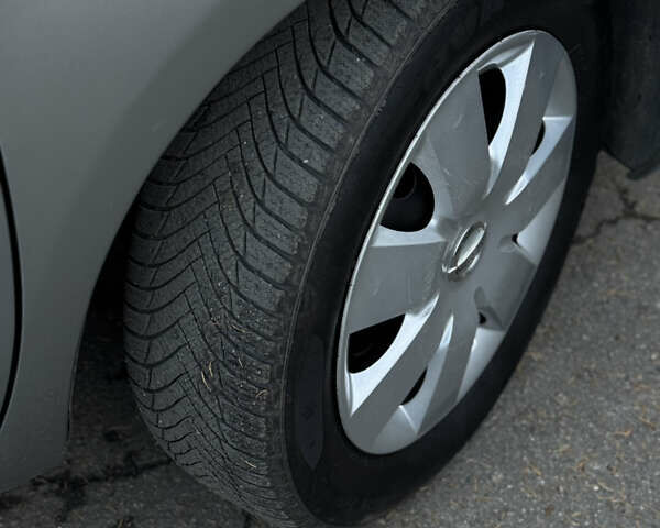 Сірий Ніссан Ноут, об'ємом двигуна 1.4 л та пробігом 178 тис. км за 4950 $, фото 14 на Automoto.ua