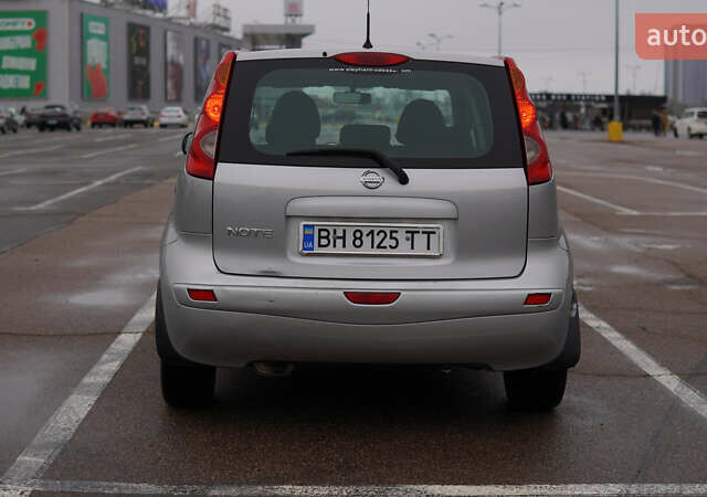 Серый Ниссан Ноут, объемом двигателя 1.6 л и пробегом 215 тыс. км за 6000 $, фото 14 на Automoto.ua