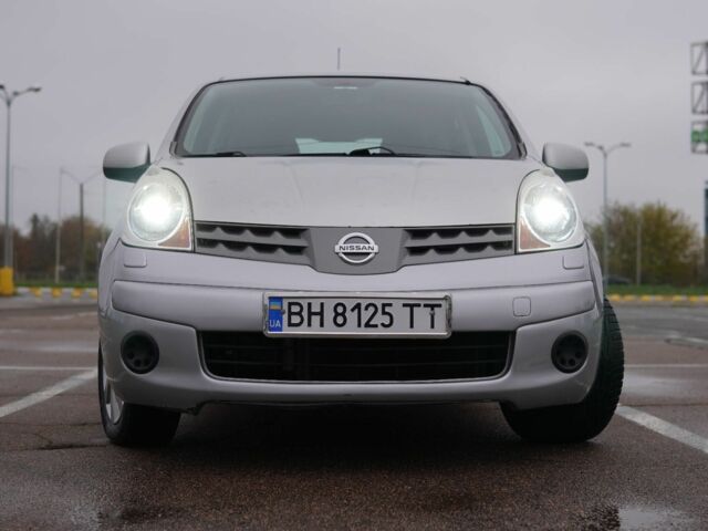 Сірий Ніссан Ноут, об'ємом двигуна 1.6 л та пробігом 219 тис. км за 3800 $, фото 1 на Automoto.ua