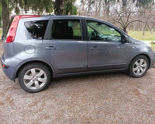 Серый Ниссан Ноут, объемом двигателя 1.6 л и пробегом 218 тыс. км за 6300 $, фото 2 на Automoto.ua