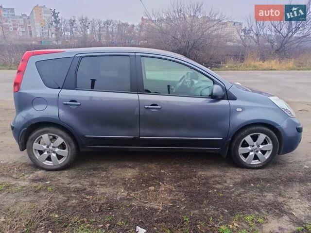 Серый Ниссан Ноут, объемом двигателя 1.6 л и пробегом 218 тыс. км за 6300 $, фото 3 на Automoto.ua