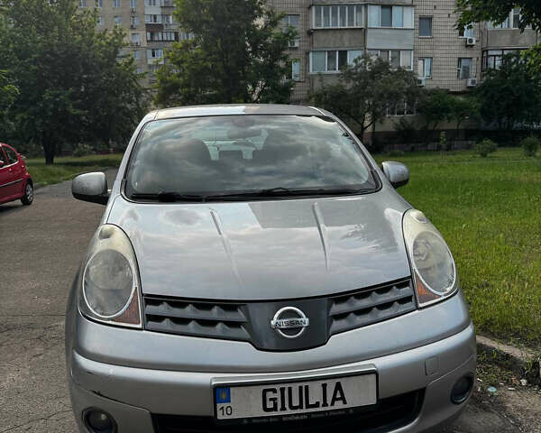 Серый Ниссан Ноут, объемом двигателя 1.6 л и пробегом 255 тыс. км за 6200 $, фото 2 на Automoto.ua