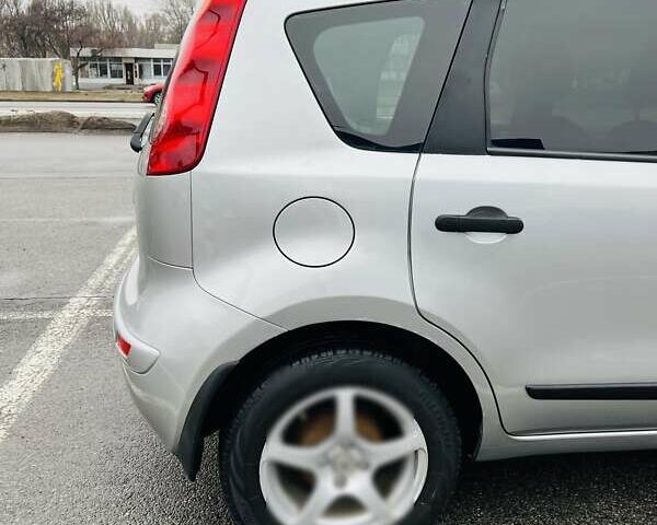 Серый Ниссан Ноут, объемом двигателя 1.4 л и пробегом 220 тыс. км за 5700 $, фото 14 на Automoto.ua