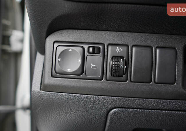 Серый Ниссан Ноут, объемом двигателя 1.6 л и пробегом 215 тыс. км за 6000 $, фото 39 на Automoto.ua