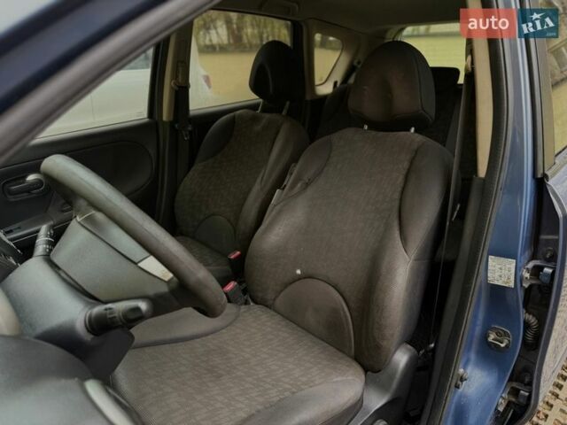 Серый Ниссан Ноут, объемом двигателя 1.39 л и пробегом 276 тыс. км за 2800 $, фото 6 на Automoto.ua