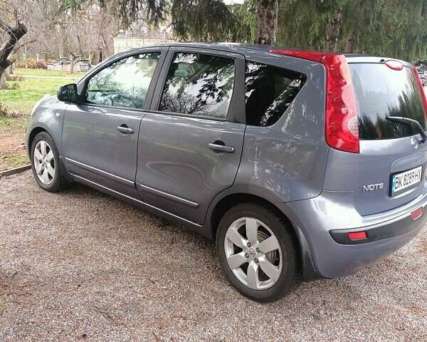 Серый Ниссан Ноут, объемом двигателя 1.6 л и пробегом 218 тыс. км за 6300 $, фото 4 на Automoto.ua