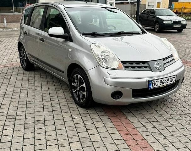 Серый Ниссан Ноут, объемом двигателя 1.4 л и пробегом 93 тыс. км за 5350 $, фото 4 на Automoto.ua