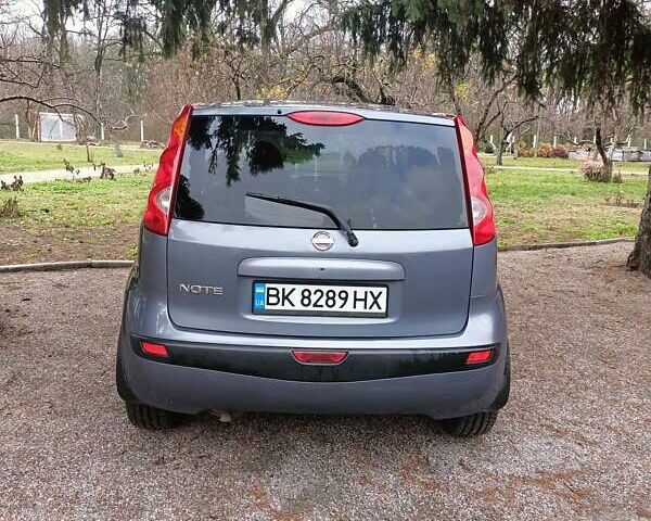 Серый Ниссан Ноут, объемом двигателя 1.6 л и пробегом 218 тыс. км за 6300 $, фото 3 на Automoto.ua