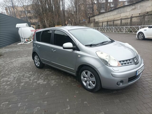 Сірий Ніссан Ноут, об'ємом двигуна 1.6 л та пробігом 200 тис. км за 5900 $, фото 1 на Automoto.ua