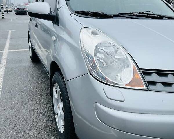 Серый Ниссан Ноут, объемом двигателя 1.4 л и пробегом 220 тыс. км за 5700 $, фото 5 на Automoto.ua