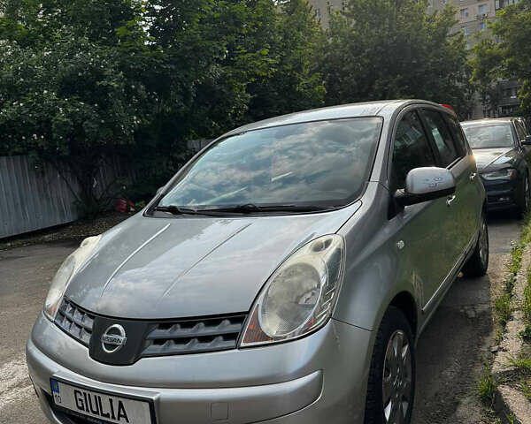 Серый Ниссан Ноут, объемом двигателя 1.6 л и пробегом 255 тыс. км за 6200 $, фото 1 на Automoto.ua