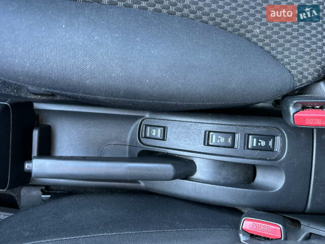 Серый Ниссан Ноут, объемом двигателя 1.6 л и пробегом 165 тыс. км за 6300 $, фото 19 на Automoto.ua