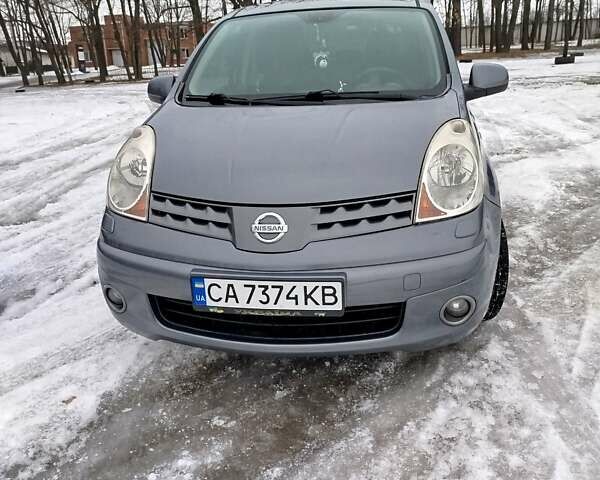 Сірий Ніссан Ноут, об'ємом двигуна 1.6 л та пробігом 203 тис. км за 6000 $, фото 1 на Automoto.ua
