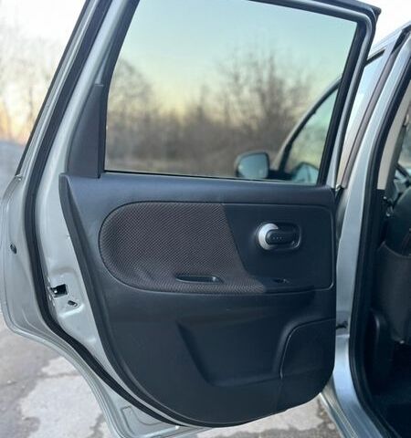 Сірий Ніссан Ноут, об'ємом двигуна 1.6 л та пробігом 159 тис. км за 5699 $, фото 14 на Automoto.ua