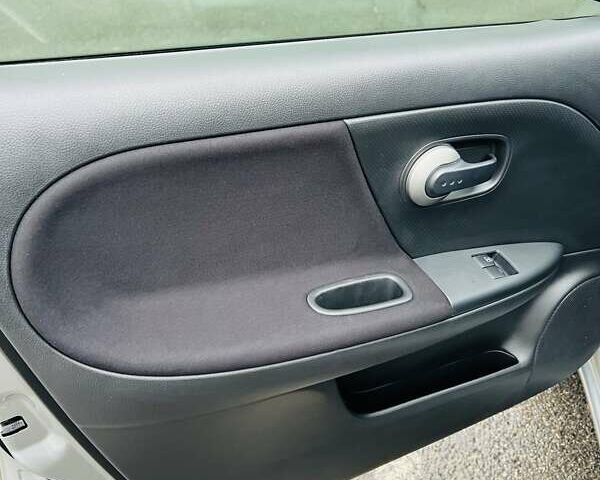 Серый Ниссан Ноут, объемом двигателя 1.4 л и пробегом 220 тыс. км за 5700 $, фото 15 на Automoto.ua