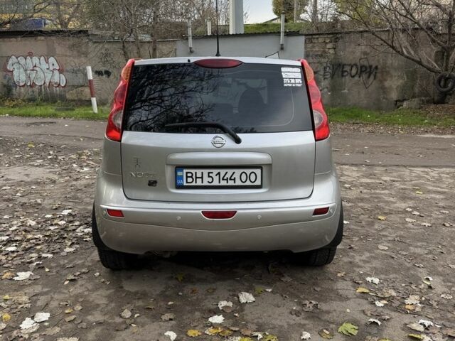 Серый Ниссан Ноут, объемом двигателя 1.6 л и пробегом 205 тыс. км за 6500 $, фото 3 на Automoto.ua