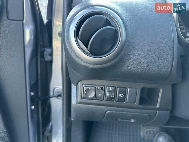 Серый Ниссан Ноут, объемом двигателя 1.6 л и пробегом 165 тыс. км за 6300 $, фото 14 на Automoto.ua