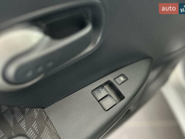 Сірий Ніссан Ноут, об'ємом двигуна 1.4 л та пробігом 86 тис. км за 5500 $, фото 11 на Automoto.ua