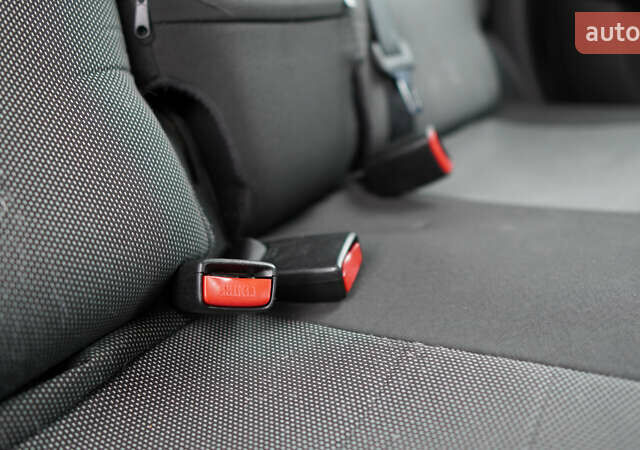 Серый Ниссан Ноут, объемом двигателя 1.6 л и пробегом 215 тыс. км за 6000 $, фото 34 на Automoto.ua