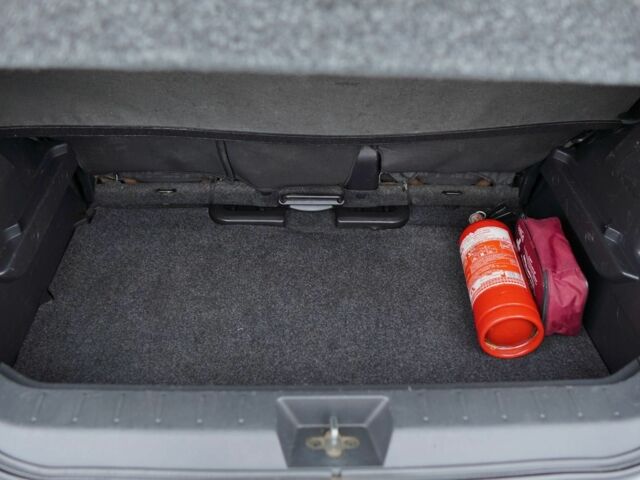 Сірий Ніссан Ноут, об'ємом двигуна 1.6 л та пробігом 219 тис. км за 3800 $, фото 20 на Automoto.ua