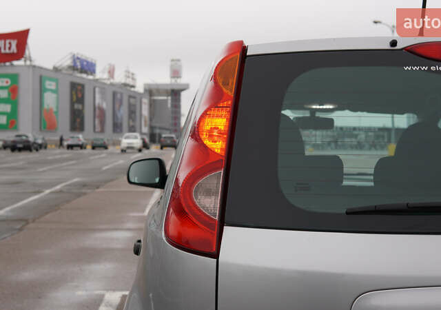 Серый Ниссан Ноут, объемом двигателя 1.6 л и пробегом 215 тыс. км за 6000 $, фото 16 на Automoto.ua