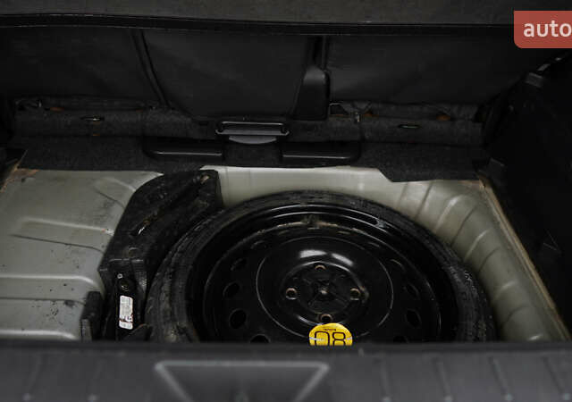 Серый Ниссан Ноут, объемом двигателя 1.6 л и пробегом 215 тыс. км за 6000 $, фото 44 на Automoto.ua