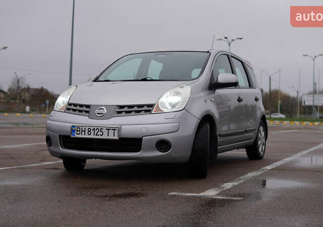 Серый Ниссан Ноут, объемом двигателя 1.6 л и пробегом 215 тыс. км за 6000 $, фото 6 на Automoto.ua