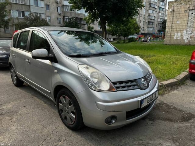Сірий Ніссан Ноут, об'ємом двигуна 1.6 л та пробігом 255 тис. км за 6200 $, фото 1 на Automoto.ua