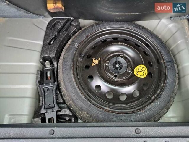 Серый Ниссан Ноут, объемом двигателя 1.4 л и пробегом 249 тыс. км за 4700 $, фото 18 на Automoto.ua