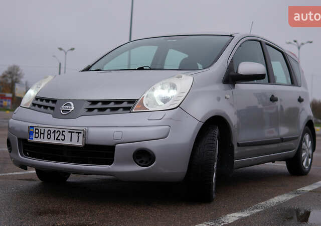 Серый Ниссан Ноут, объемом двигателя 1.6 л и пробегом 215 тыс. км за 6000 $, фото 7 на Automoto.ua