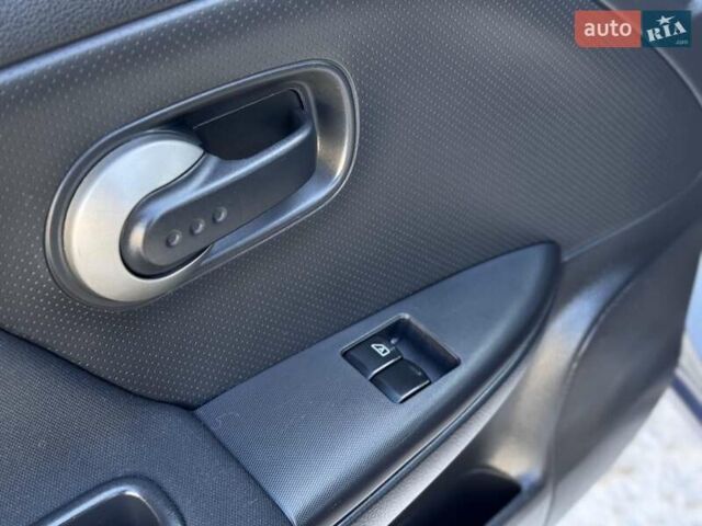 Сірий Ніссан Ноут, об'ємом двигуна 1.6 л та пробігом 206 тис. км за 6399 $, фото 28 на Automoto.ua