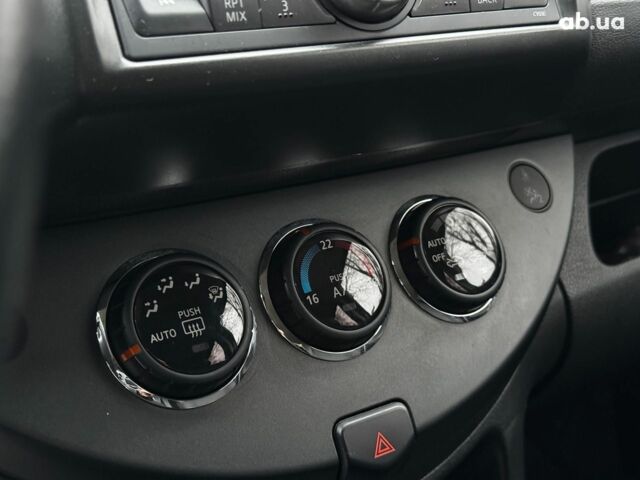 Серый Ниссан Ноут, объемом двигателя 1.6 л и пробегом 127 тыс. км за 5890 $, фото 21 на Automoto.ua