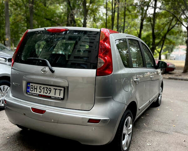 Сірий Ніссан Ноут, об'ємом двигуна 1.6 л та пробігом 248 тис. км за 6100 $, фото 5 на Automoto.ua