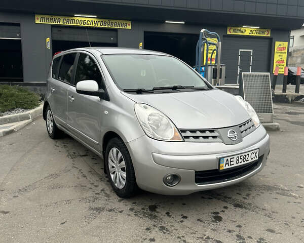 Серый Ниссан Ноут, объемом двигателя 1.6 л и пробегом 83 тыс. км за 5300 $, фото 3 на Automoto.ua
