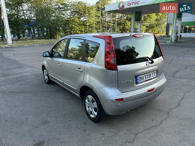 Серый Ниссан Ноут, объемом двигателя 1.6 л и пробегом 250 тыс. км за 5800 $, фото 7 на Automoto.ua