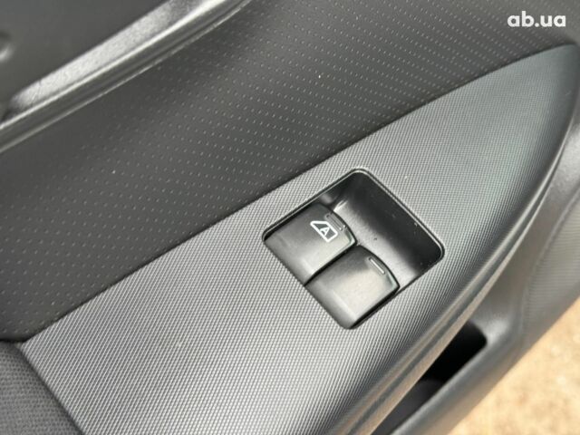 Сірий Ніссан Ноут, об'ємом двигуна 1.4 л та пробігом 137 тис. км за 4990 $, фото 11 на Automoto.ua