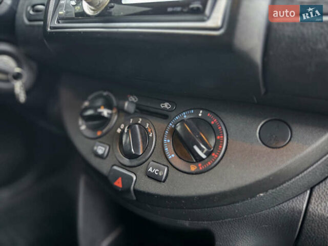 Серый Ниссан Ноут, объемом двигателя 1.4 л и пробегом 142 тыс. км за 5200 $, фото 66 на Automoto.ua